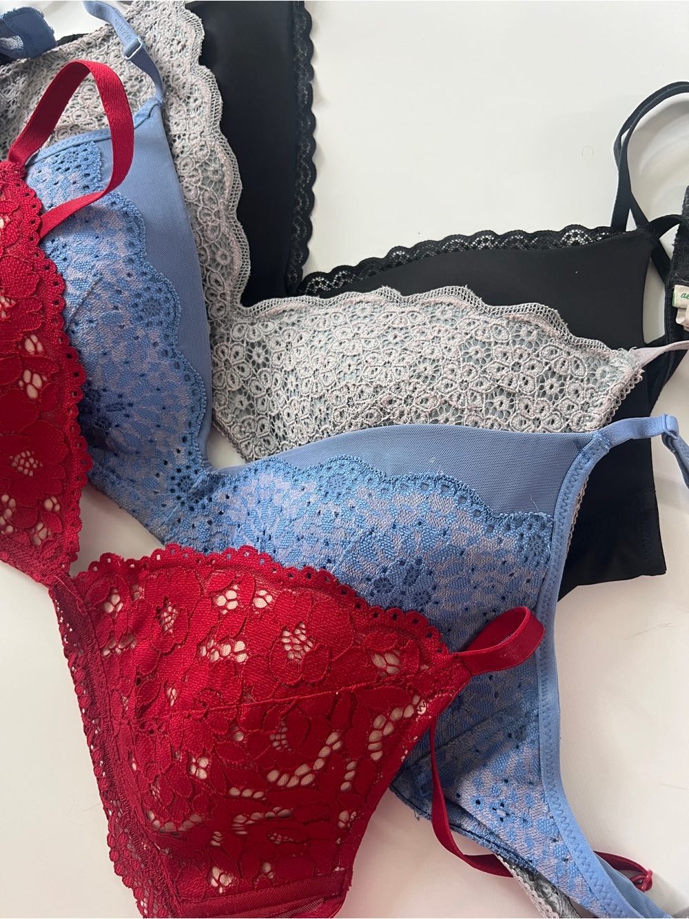 4 lightly padded wireless bras 34 B
